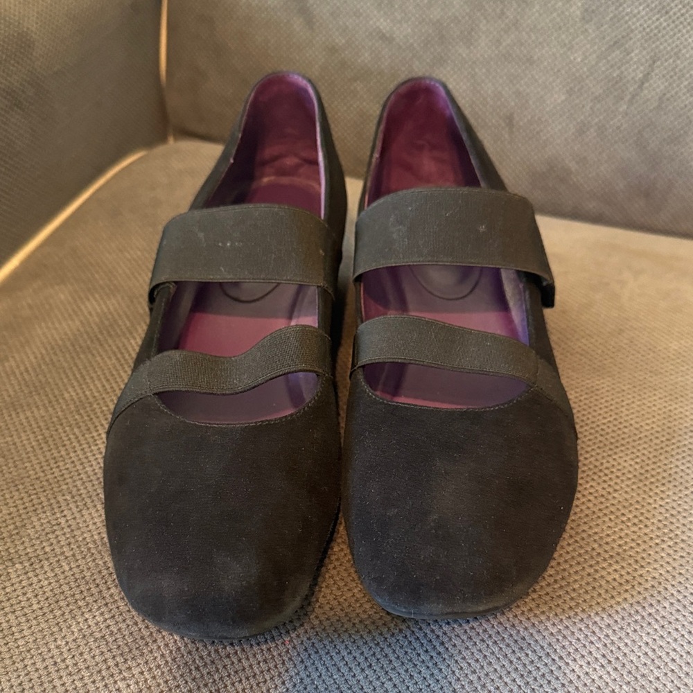 Vaneli‎ Black Suede Flats with Purple Interior Size 10N